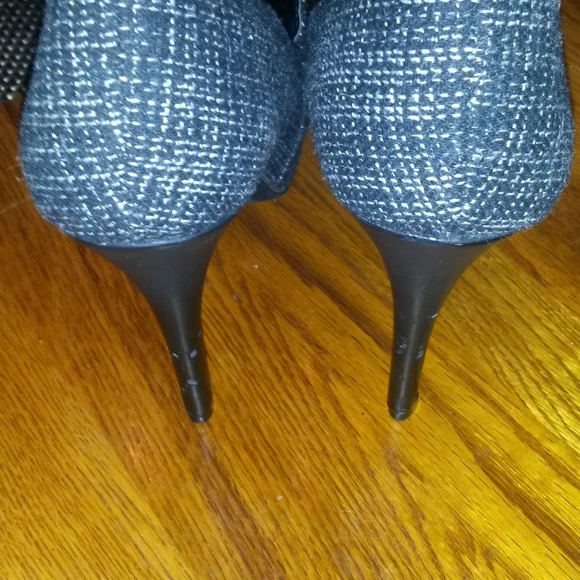 SIMPLY VERA WANG TASSEL HEELS SZ 7.5 - Picture 6 of 7